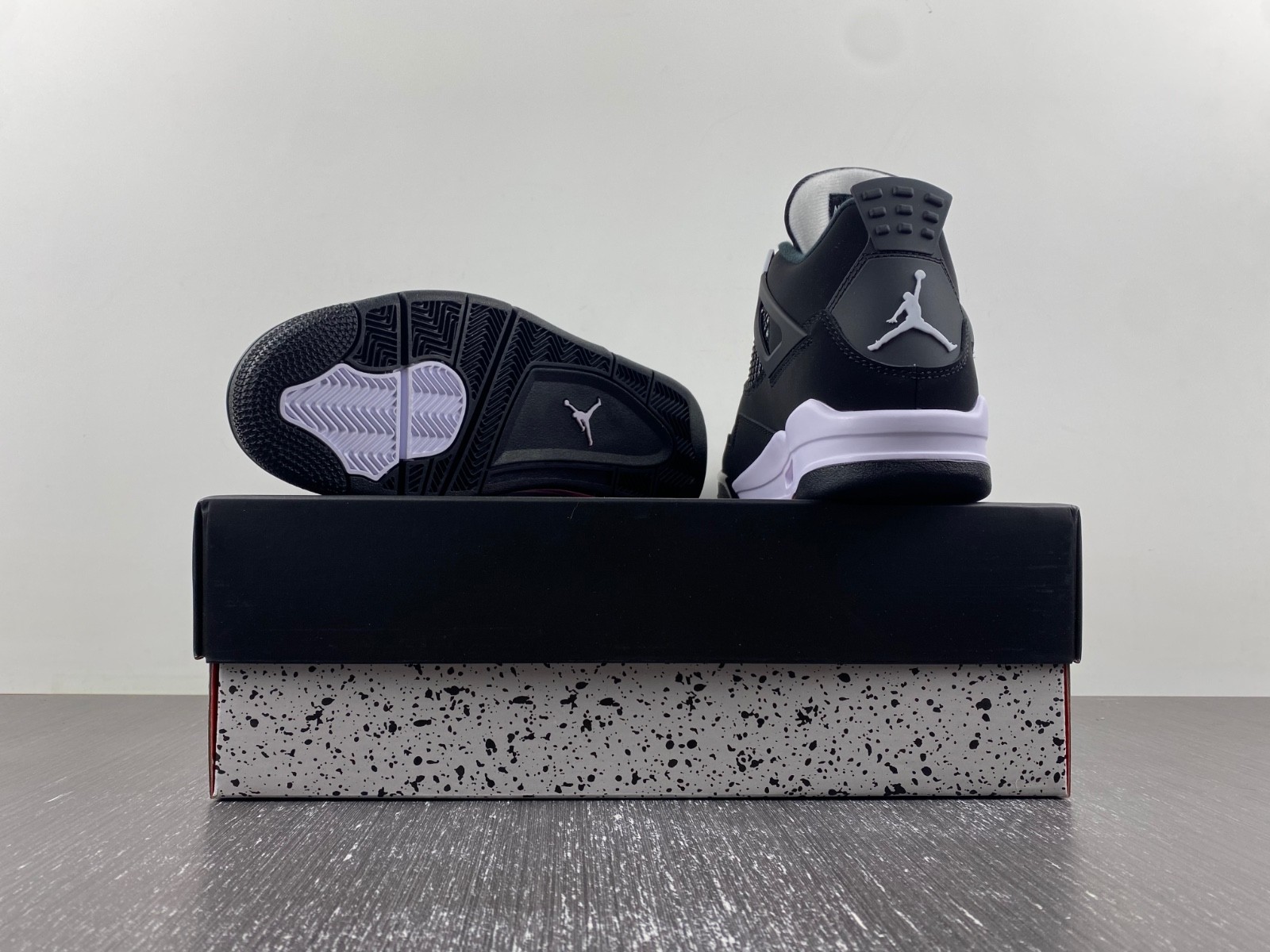 Air Jordan 4 "White Thunder" FQ8138-001