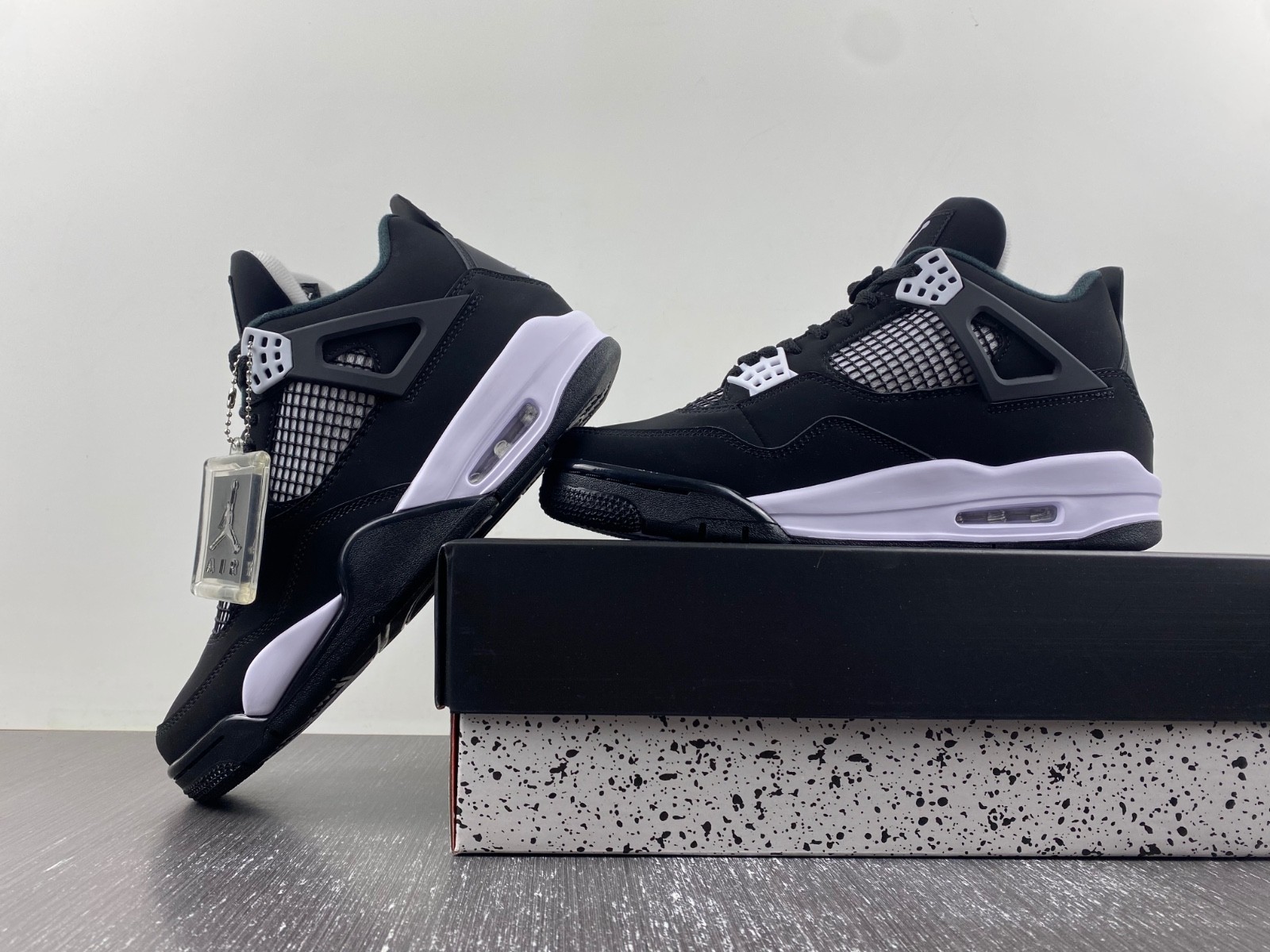 Air Jordan 4 "White Thunder" FQ8138-001