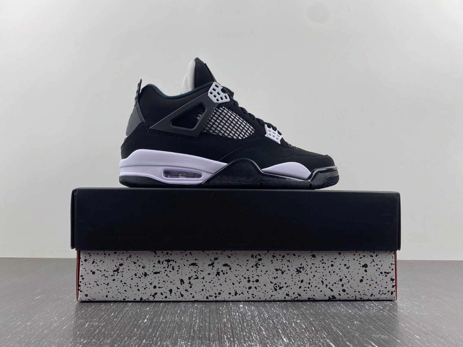Air Jordan 4 "White Thunder" FQ8138-001