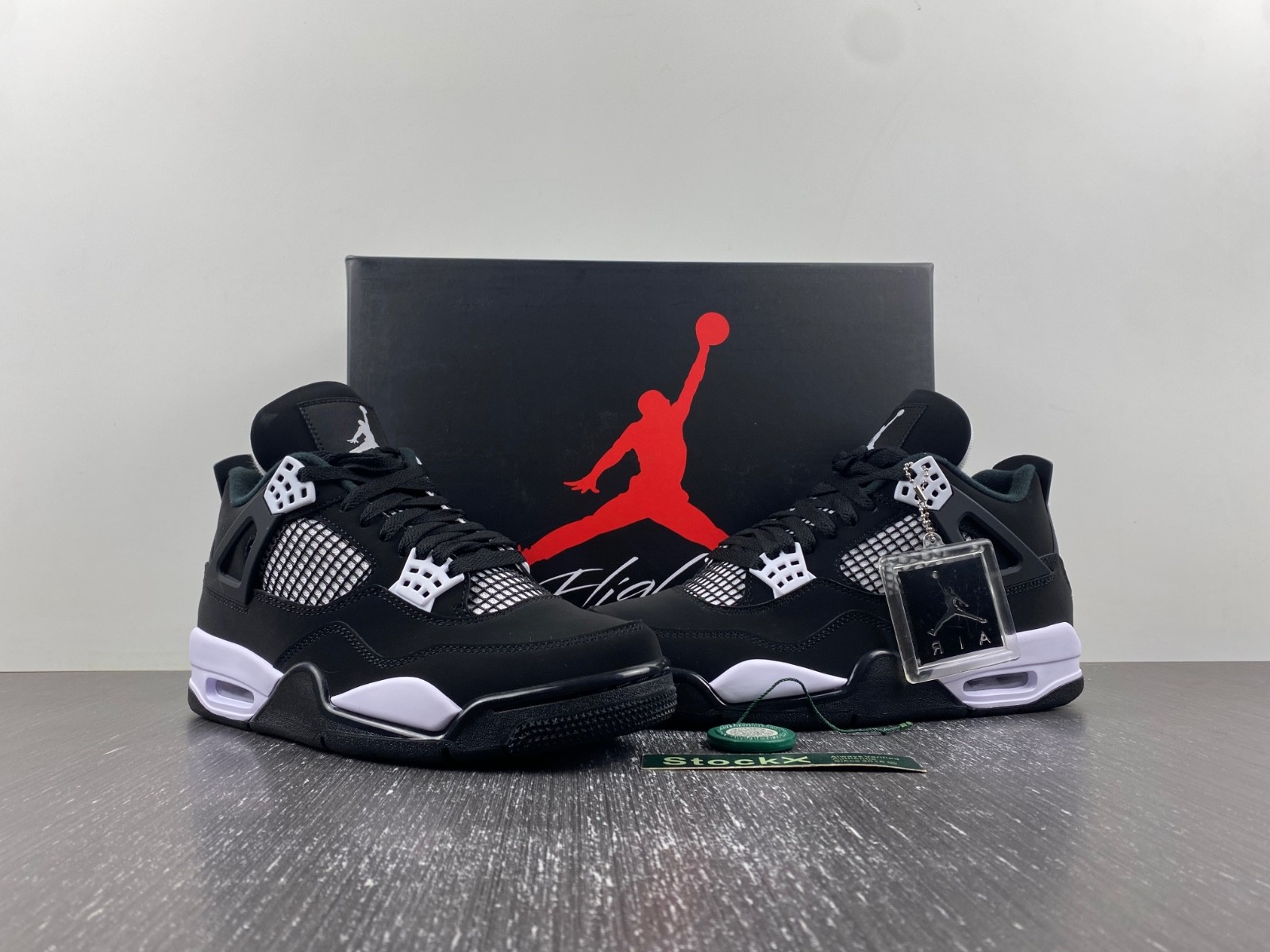 Air Jordan 4 "White Thunder" FQ8138-001