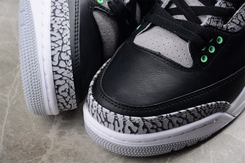 Air Jordan 3 "Green Glow" CT8532-031