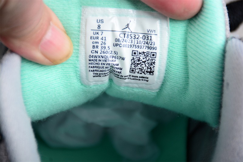 Air Jordan 3 "Green Glow" CT8532-031
