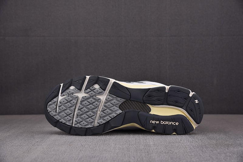 NEW BALANCE NB990 NB000032