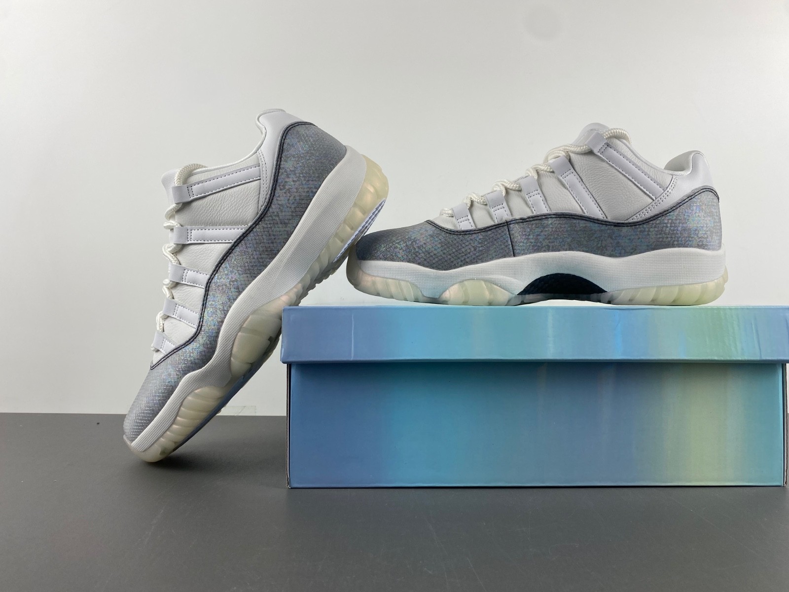 Air Jordan 11 Low CNY Year of the Snake HQ7000-001