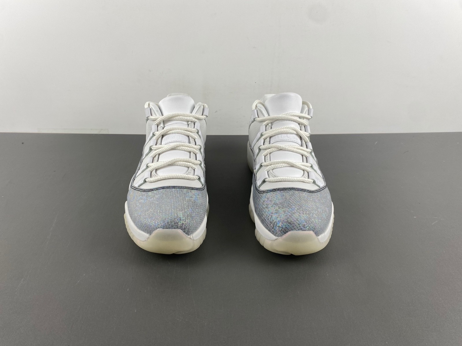 Air Jordan 11 Low CNY Year of the Snake HQ7000-001