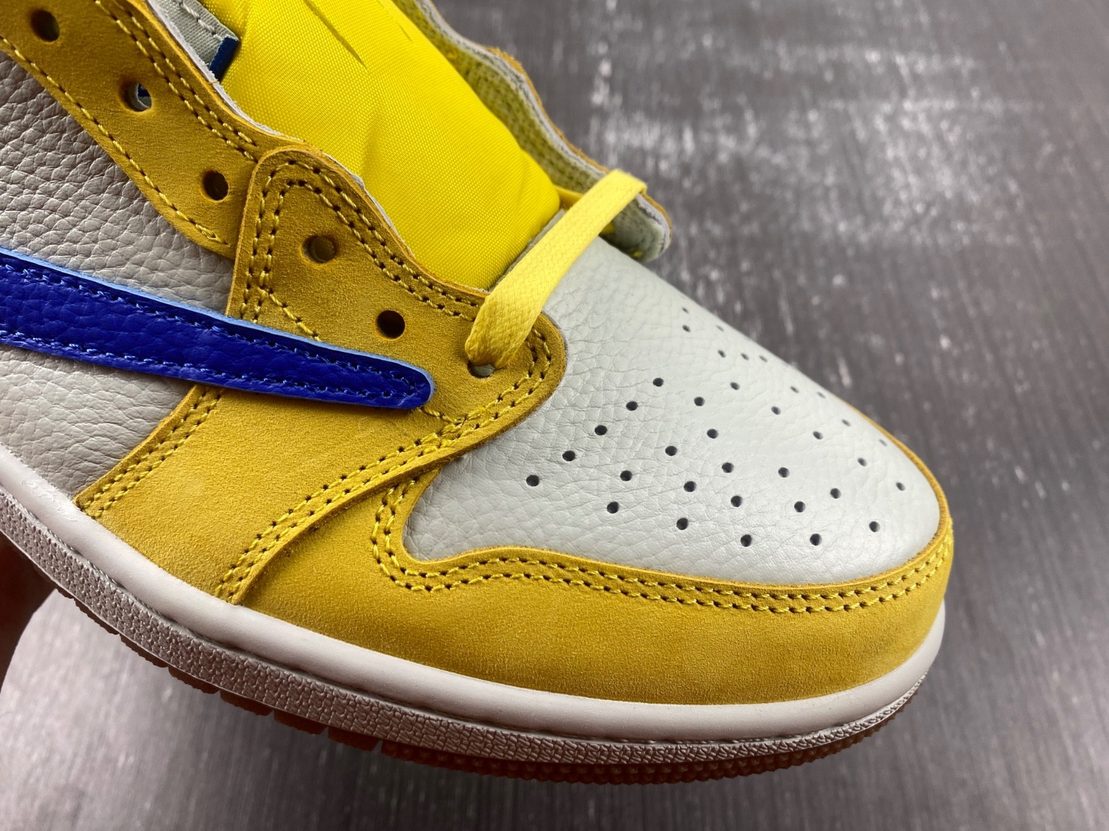 Travis Scott Air Jordan 1 Low OG Canary DZ4137-700