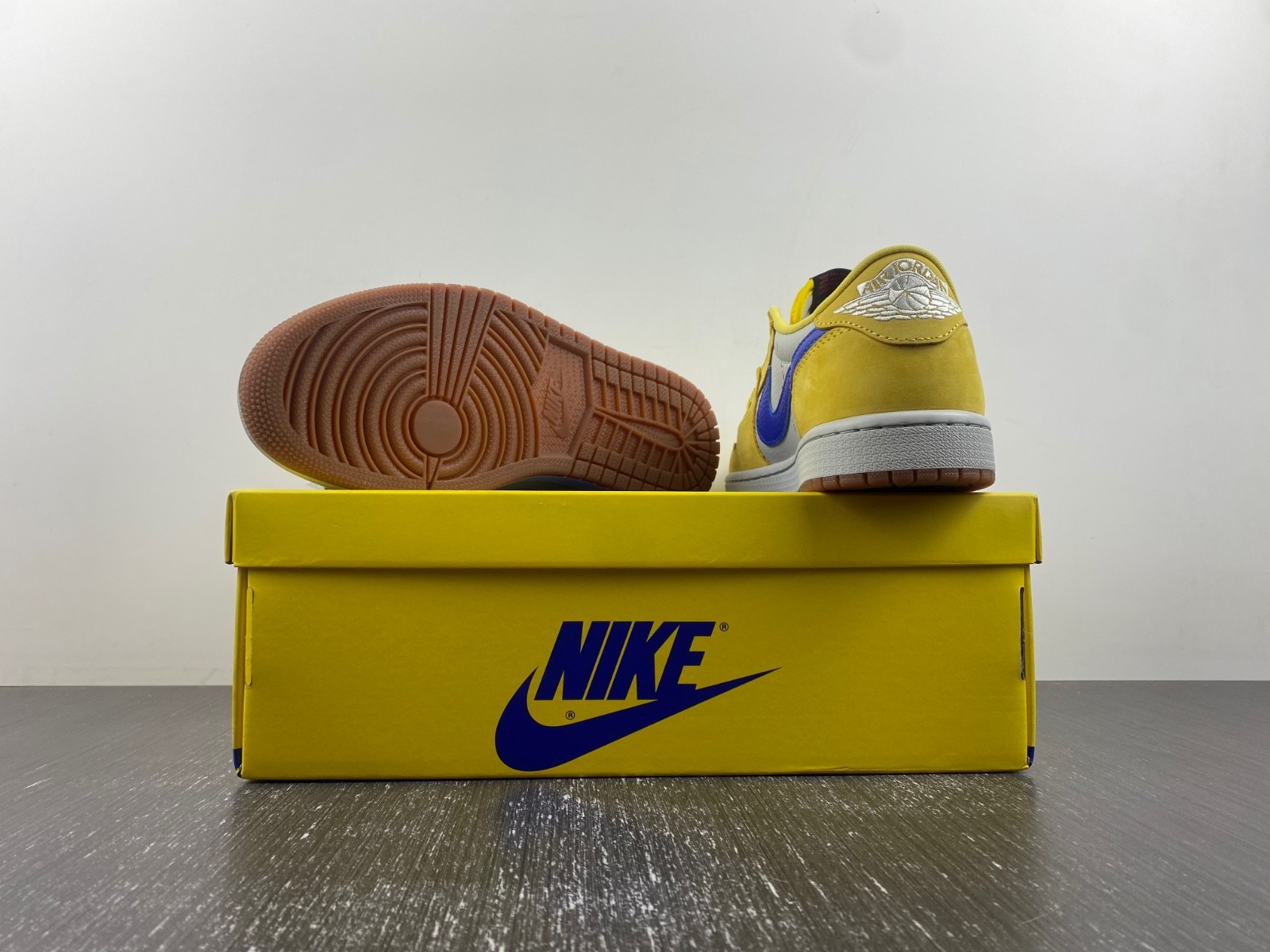 Travis Scott Air Jordan 1 Low OG Canary DZ4137-700