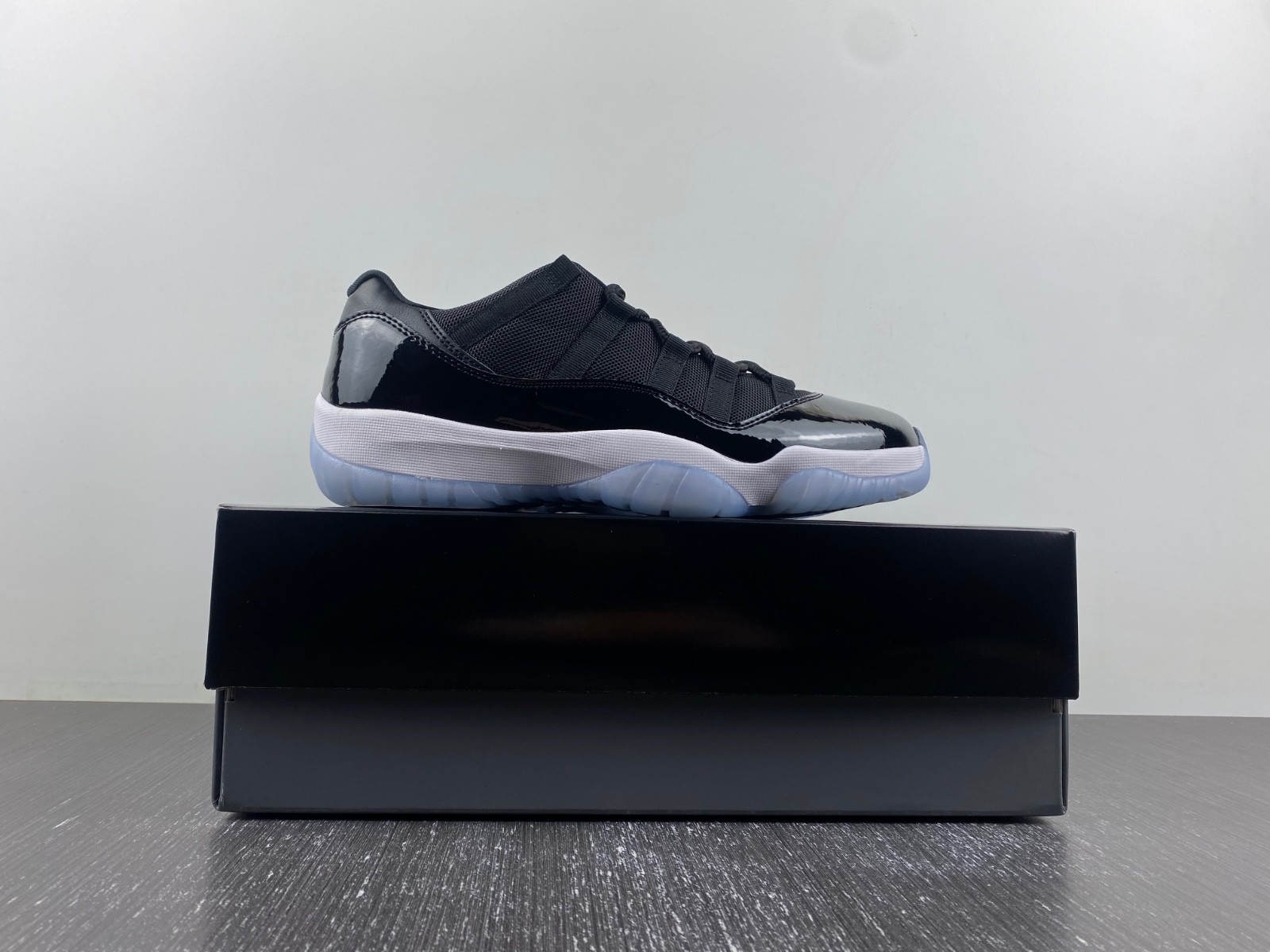 Air Jordan 11 Low Space Jam Summer FV5104-004