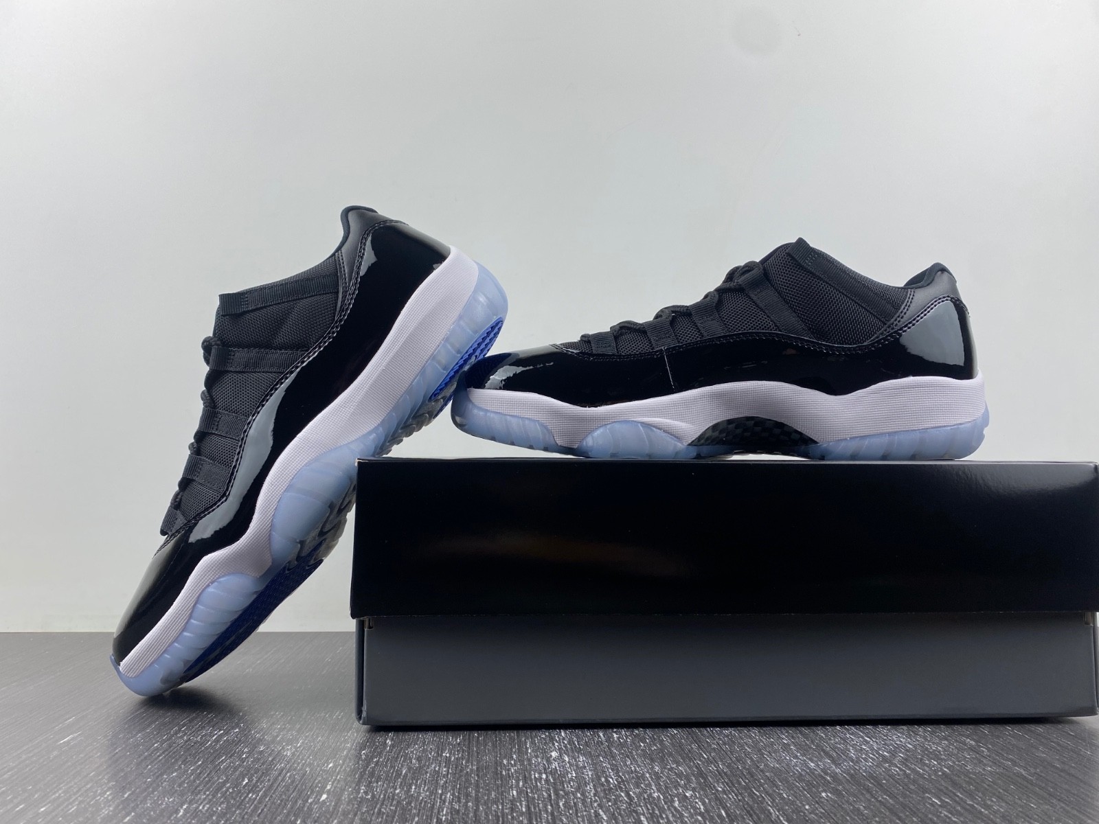 Air Jordan 11 Low Space Jam Summer FV5104-004