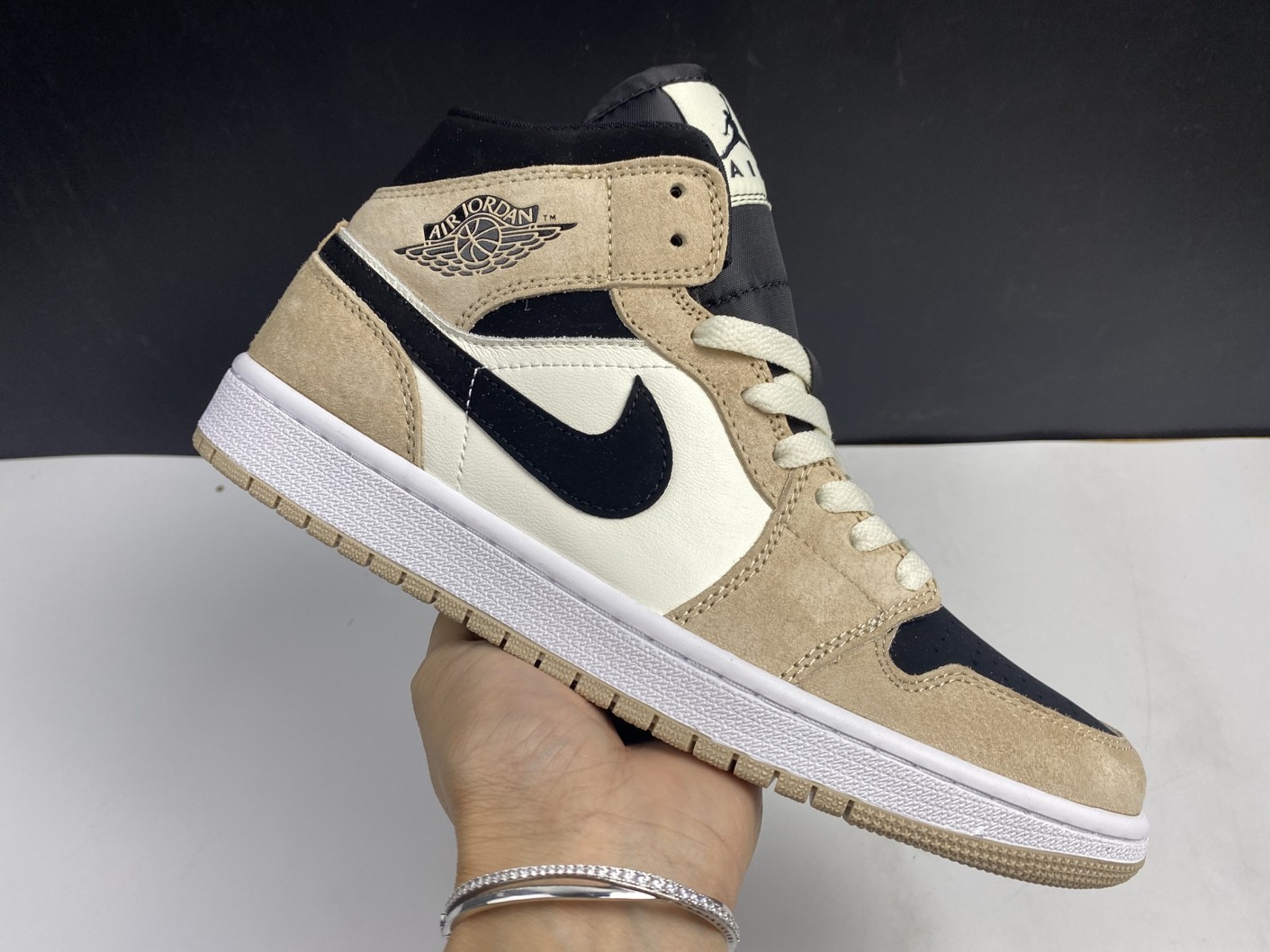 Air Jordan 1 Mid BQ6472-800
