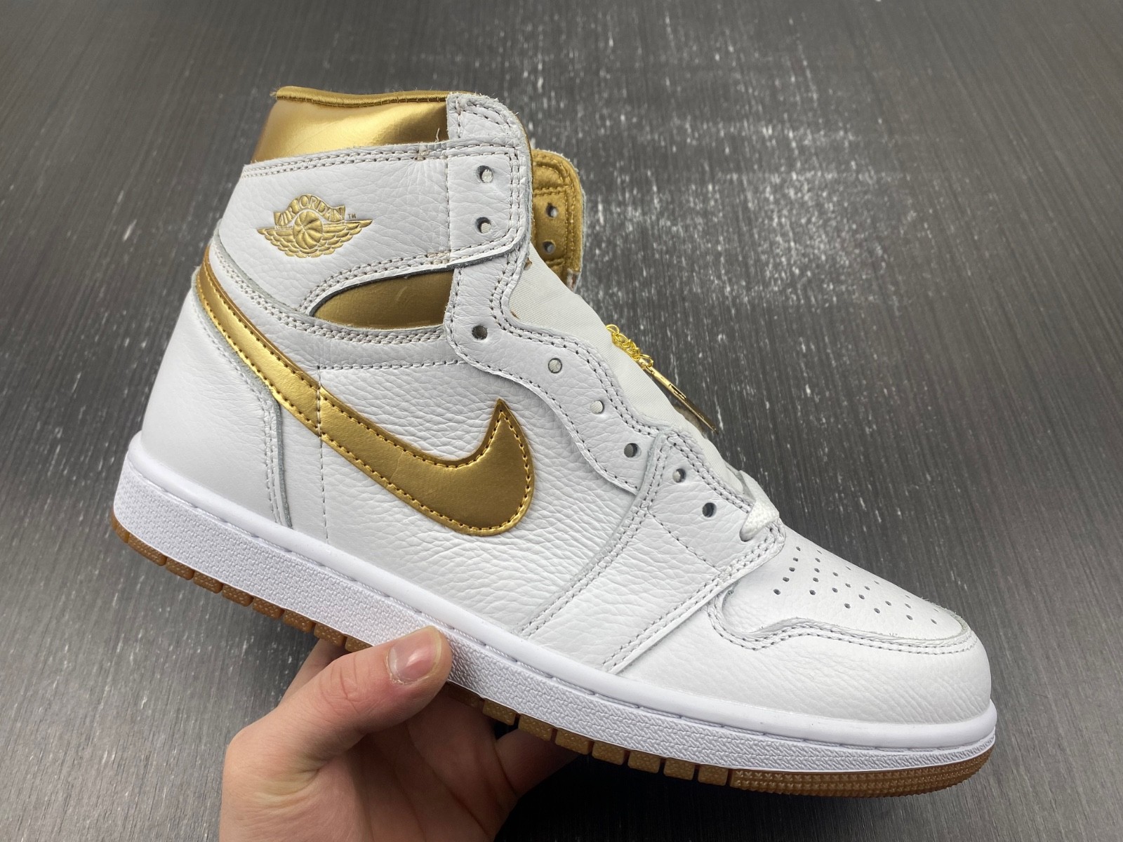 Air Jordan 1 Retro High OG Metallic Gold FD2596-107