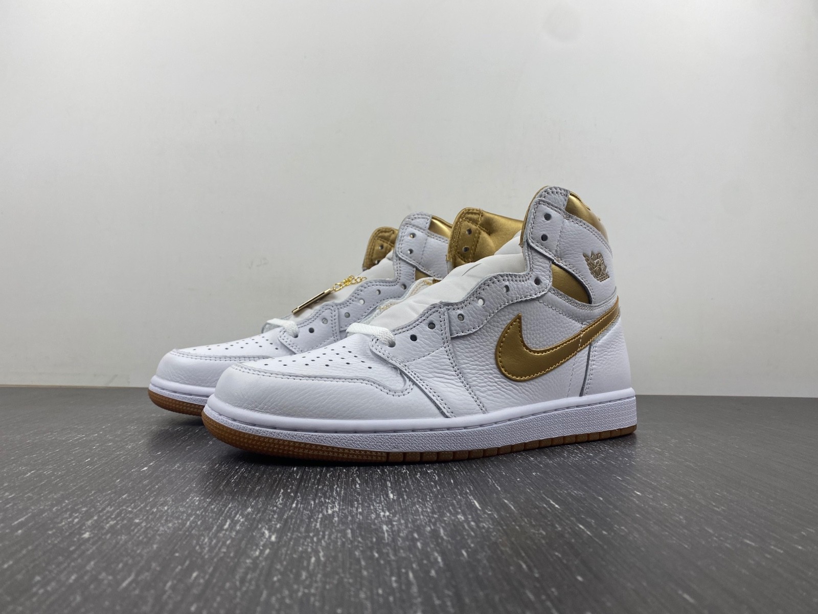 Air Jordan 1 Retro High OG Metallic Gold FD2596-107