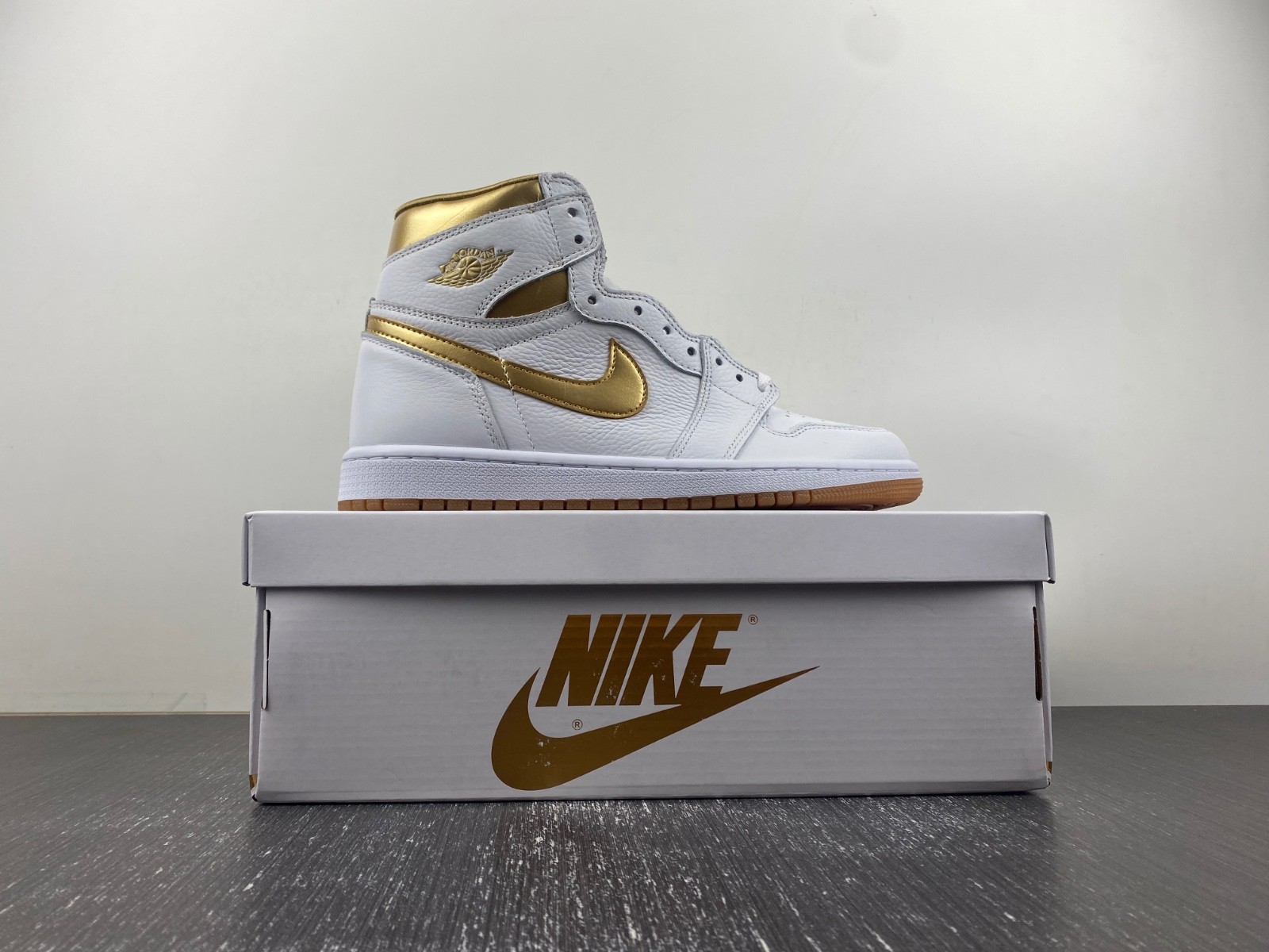Air Jordan 1 Retro High OG Metallic Gold FD2596-107