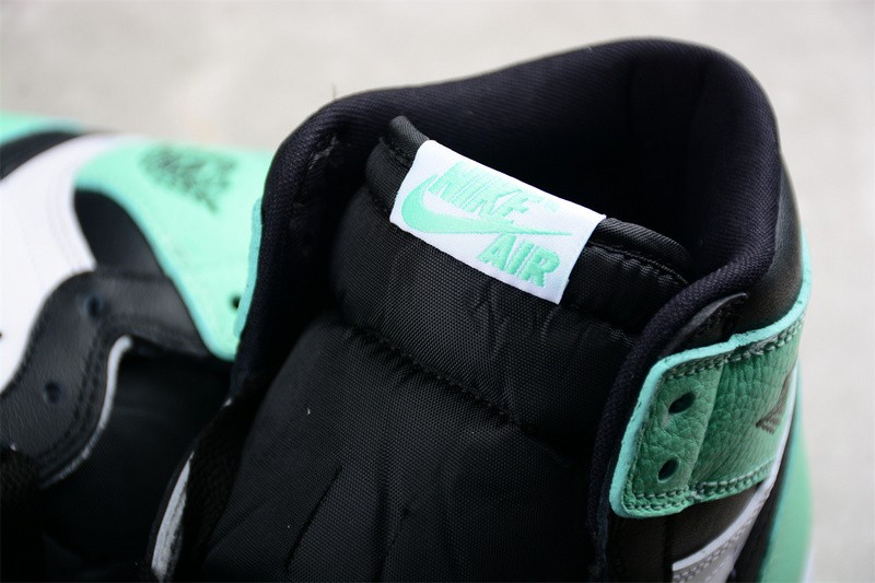 Air Jordan 1 Retro High OG Green Glow DZ5485-130