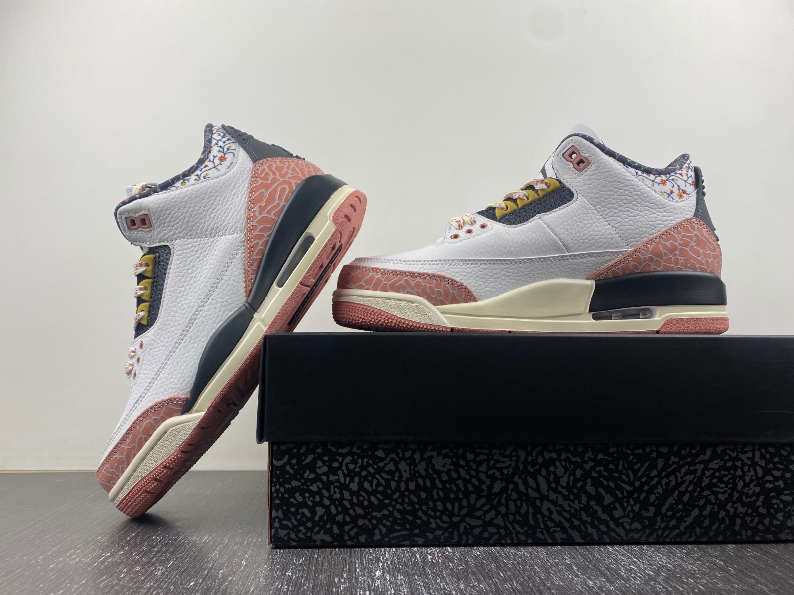 AIR JORDAN 3 GS "RED STARDUST" 441140-100