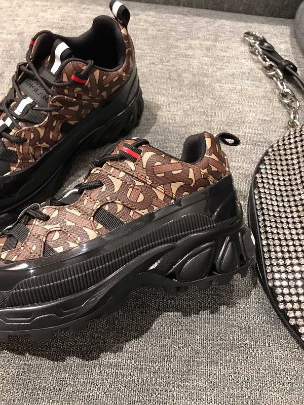 Burber*y sneakers B000001
