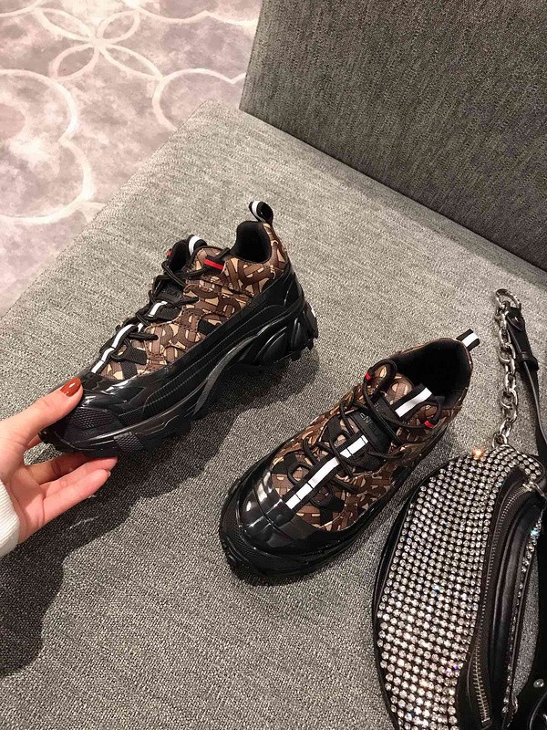 Burber*y sneakers B000001
