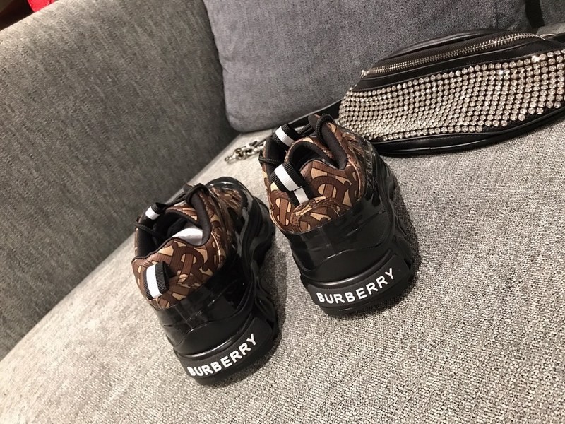 Burber*y sneakers B000001