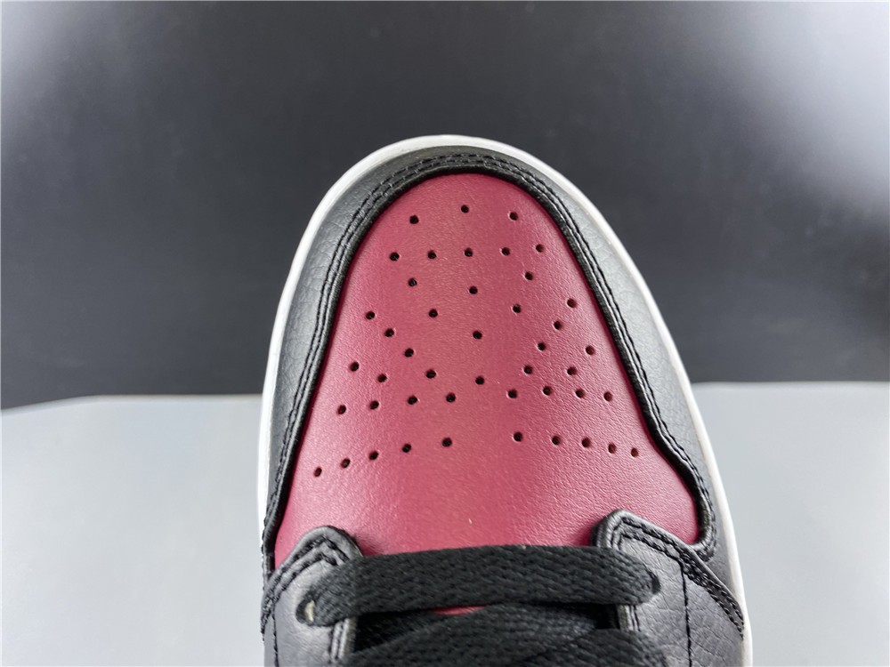 Air Jordan 1 MID bred toe 554724-066