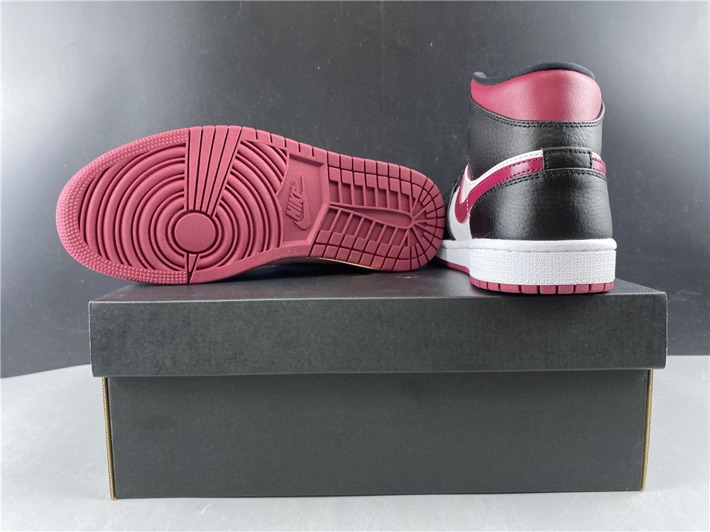 Air Jordan 1 MID bred toe 554724-066