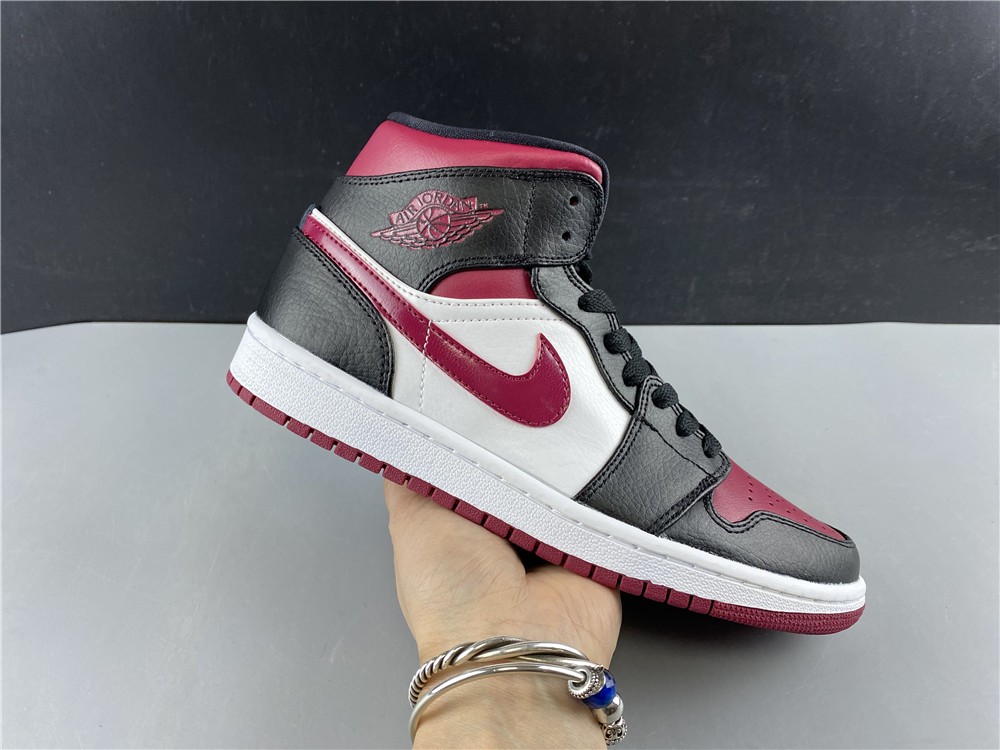 Air Jordan 1 MID bred toe 554724-066