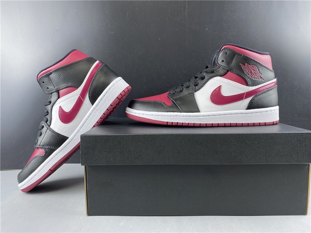 Air Jordan 1 MID bred toe 554724-066