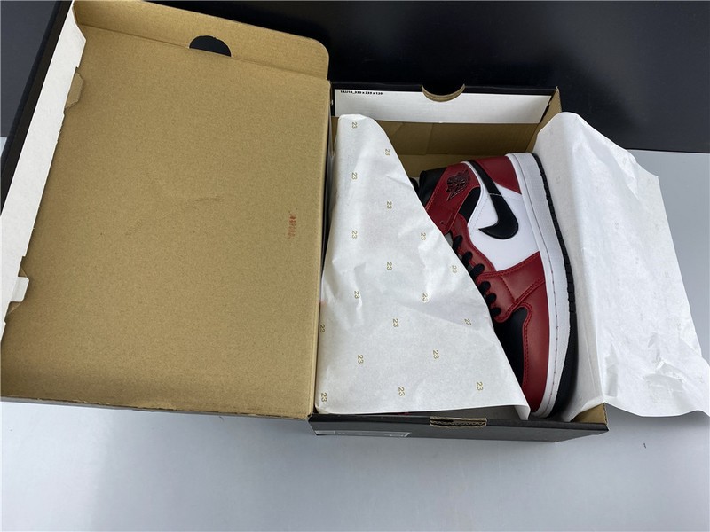 Air Jordan 1 Mid Chicago black toe  554724-069