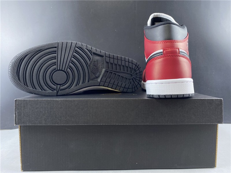 Air Jordan 1 Mid Chicago black toe  554724-069