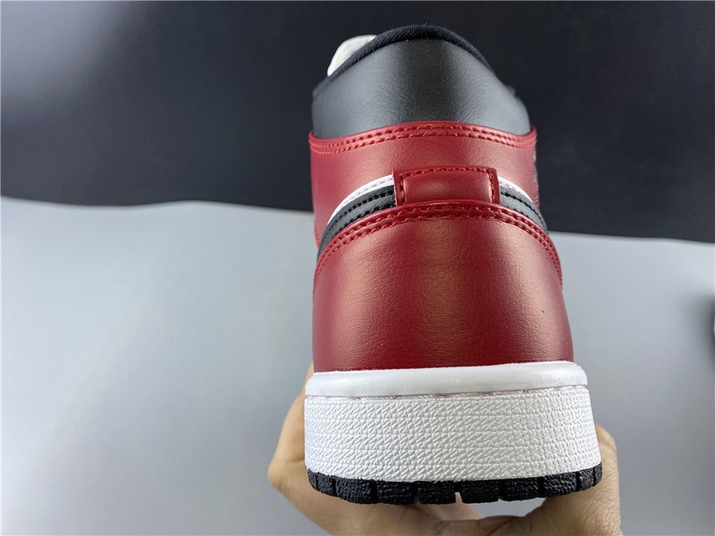 Air Jordan 1 Mid Chicago black toe  554724-069