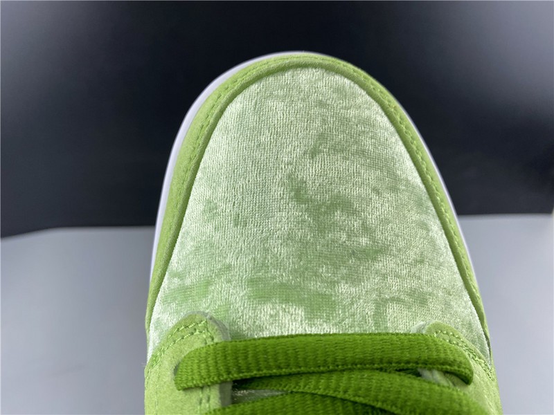 Nike Dunk SB Low strangelove green  CT2552-300