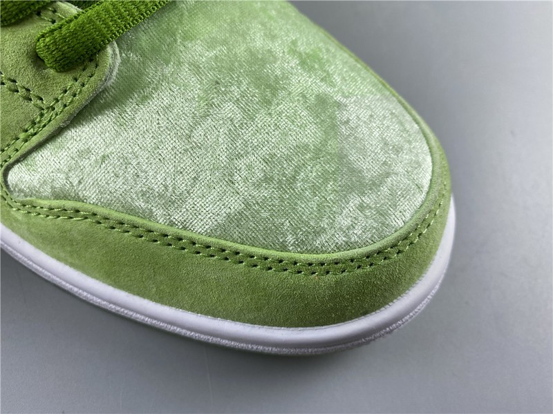 Nike Dunk SB Low strangelove green  CT2552-300