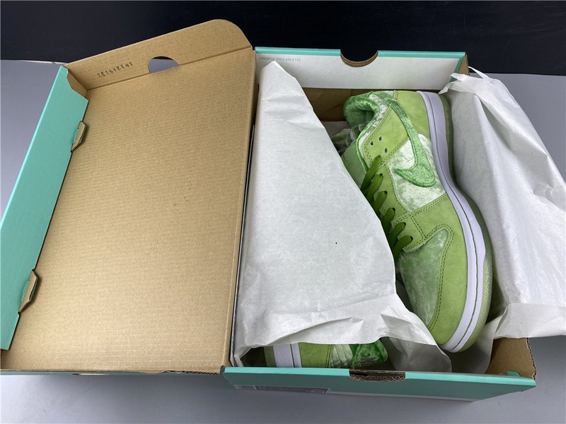 Nike Dunk SB Low strangelove green  CT2552-300