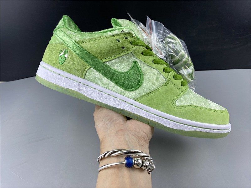 Nike Dunk SB Low strangelove green  CT2552-300