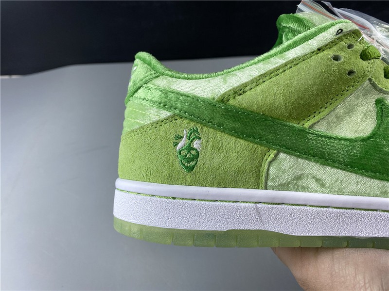 Nike Dunk SB Low strangelove green  CT2552-300