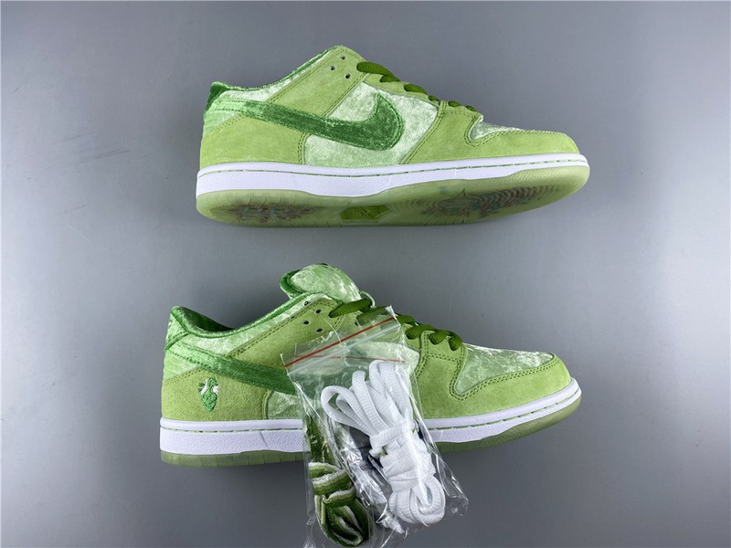Nike Dunk SB Low strangelove green  CT2552-300