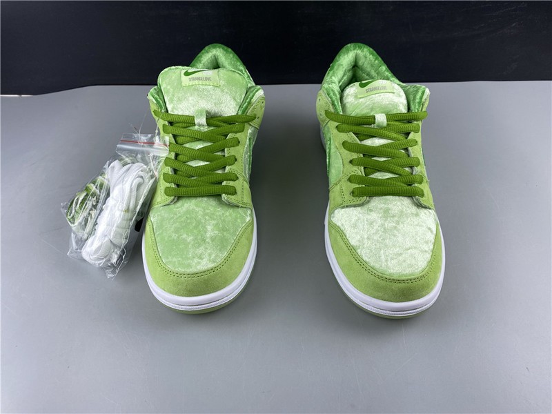 Nike Dunk SB Low strangelove green  CT2552-300