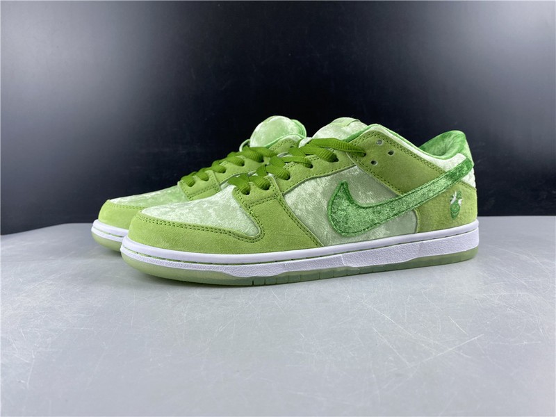 Nike Dunk SB Low strangelove green  CT2552-300