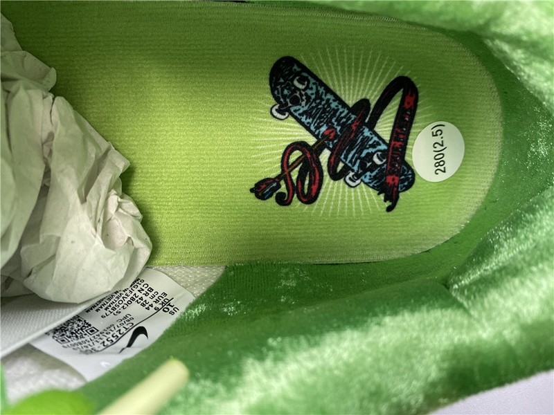 Nike Dunk SB Low strangelove green  CT2552-300