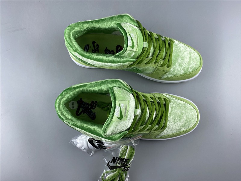 Nike Dunk SB Low strangelove green  CT2552-300