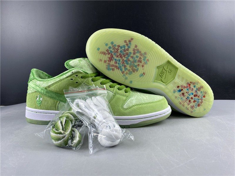 Nike Dunk SB Low strangelove green  CT2552-300