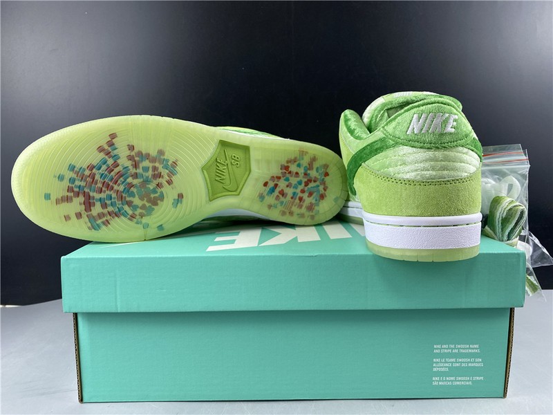 Nike Dunk SB Low strangelove green  CT2552-300