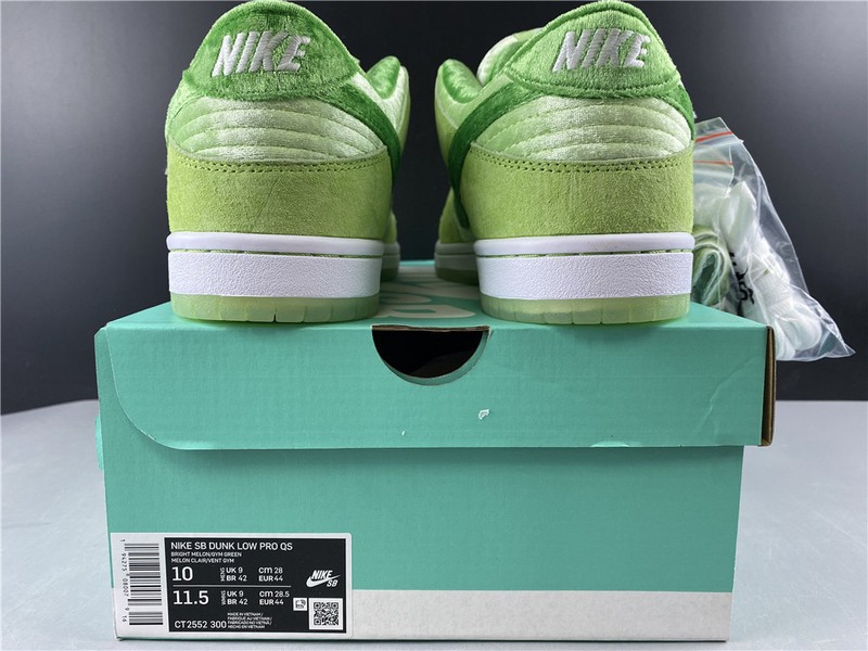 Nike Dunk SB Low strangelove green  CT2552-300