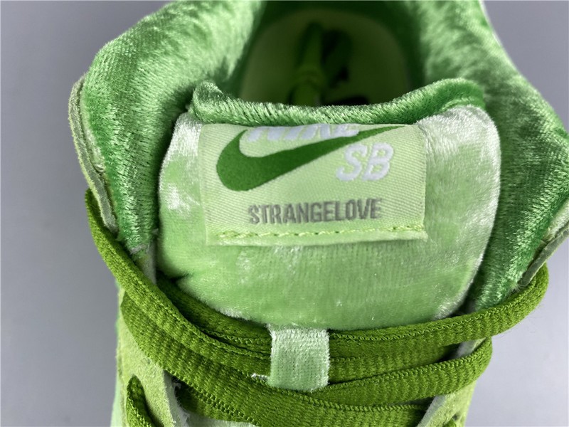 Nike Dunk SB Low strangelove green  CT2552-300