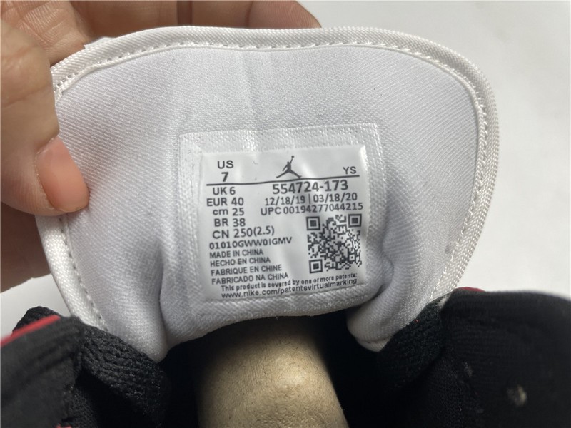 AIR JORDAN 1 MID Chicago 554724-173