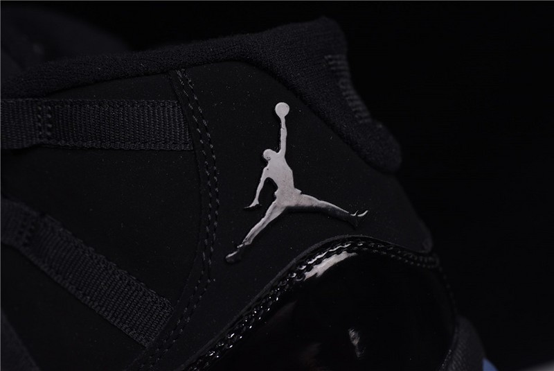 Air Jordan 11 “Cap and Gown” black  378037-005