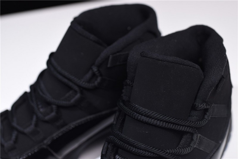 Air Jordan 11 “Cap and Gown” black  378037-005