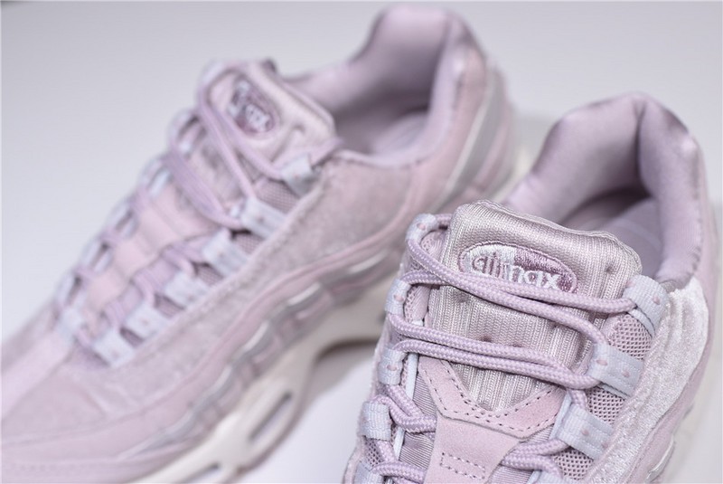 NIKE womens AIR MAX 95 DELUXE “PARTICLE ROSE”  Particle Rose AA1103-600