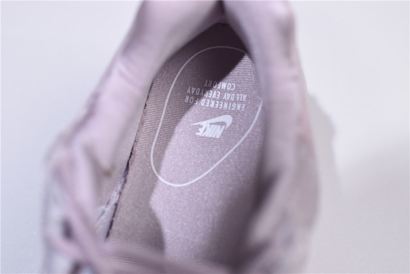 NIKE womens AIR MAX 95 DELUXE “PARTICLE ROSE”  Particle Rose AA1103-600