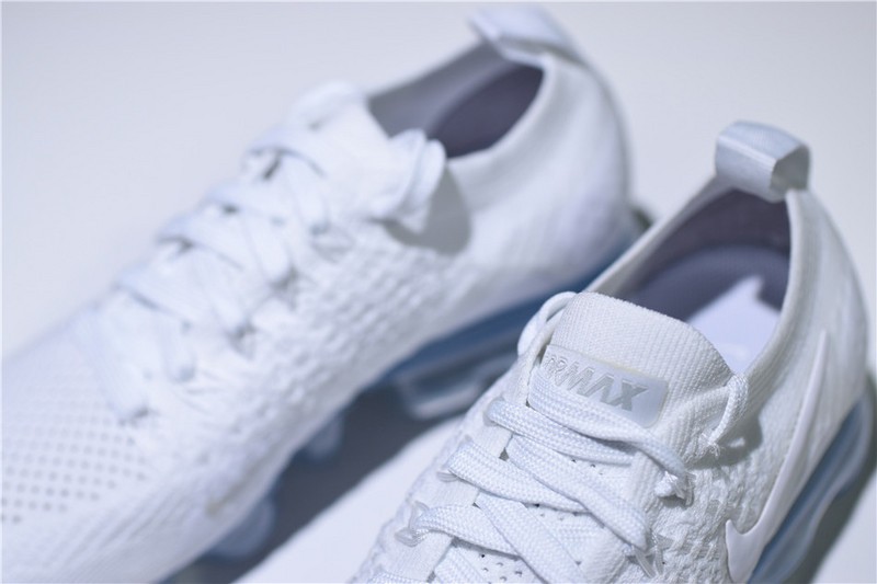 Nike Mens Air VaporMax Flyknit 2.0 Triple White 942843-100