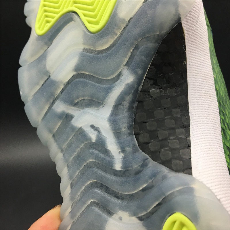 Jordan 11 Retro Low Green Snakeskin 528895- 033